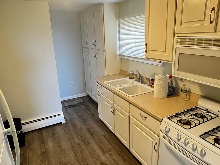 165 Townsend Ave — Photo 9