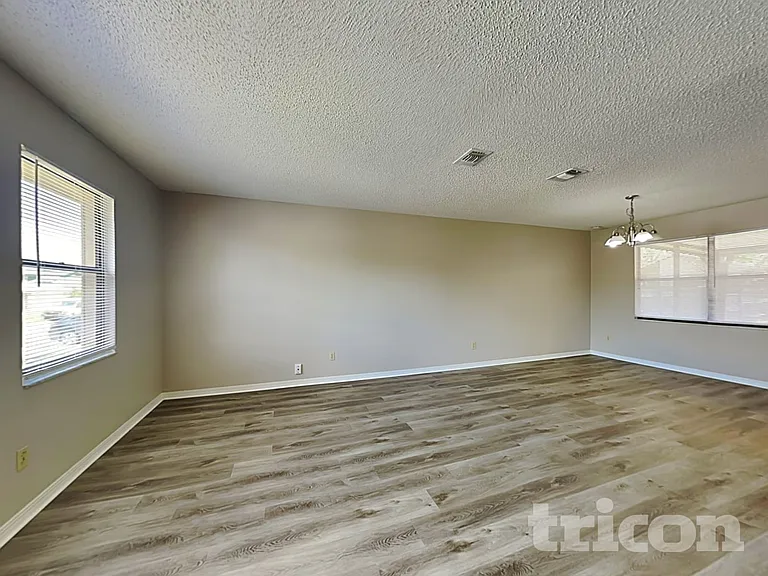 670 Roger Sherman St — Photo 20