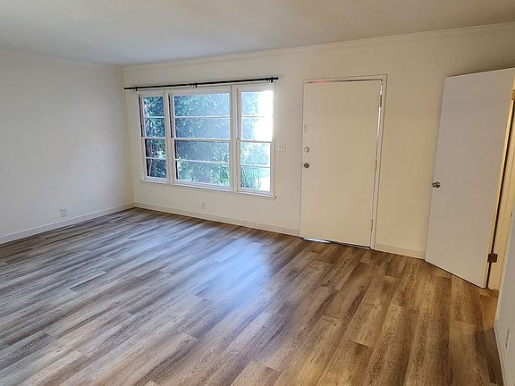 4th image of 136 N Edgemont St APT 3
