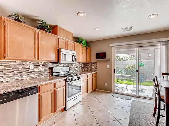 Kitchen/Dining Nook