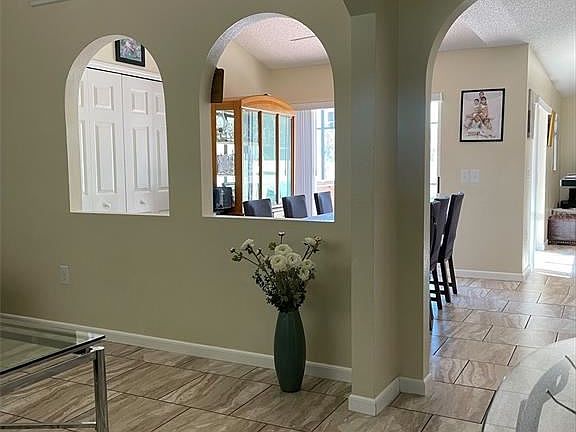 3rd image of 613 Brockton Dr