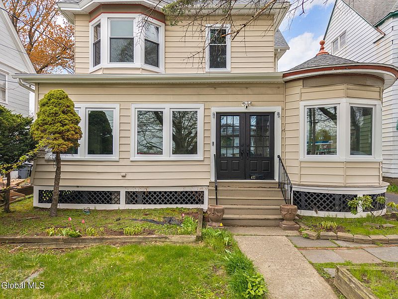 4th image of 477 Western Avenue