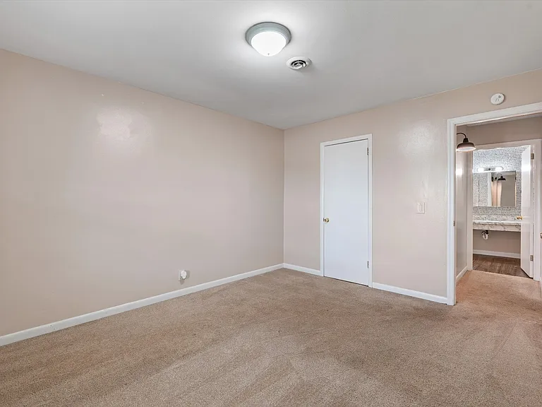 555 N Dupont Ave #C73 — Photo 13