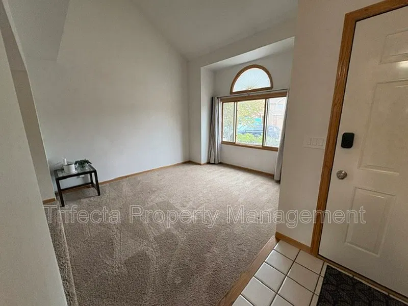 3 bed, 3.0 bath, 2125 sqft, $2,595 — Photo 3