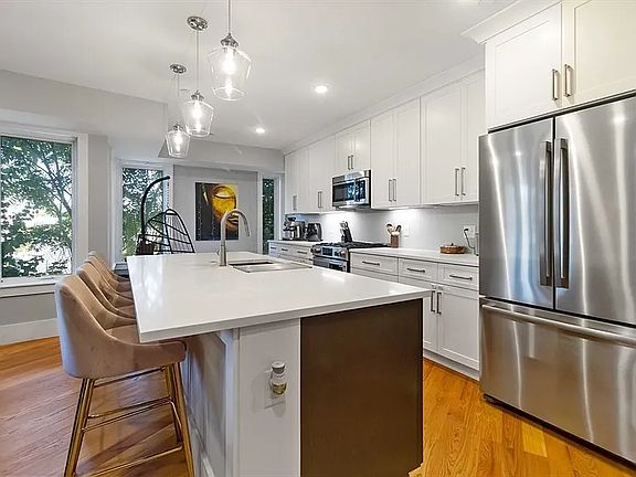 3rd image of 150 Hancock St #102