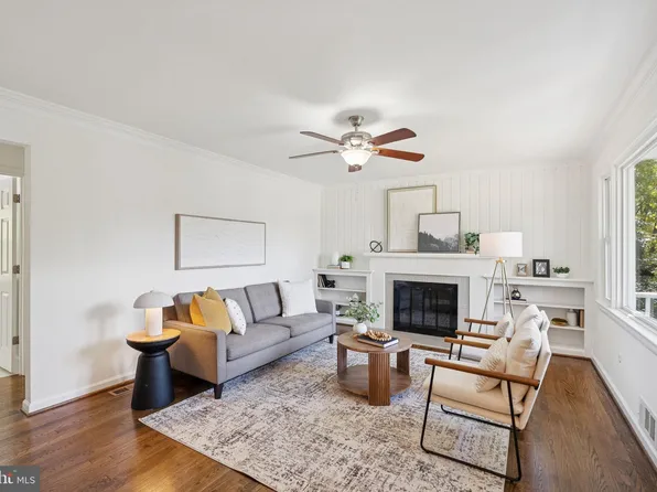 3333 Slade Run Dr, Falls Church, VA 22042