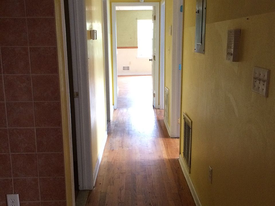 2nd image of 246 Bond St #2