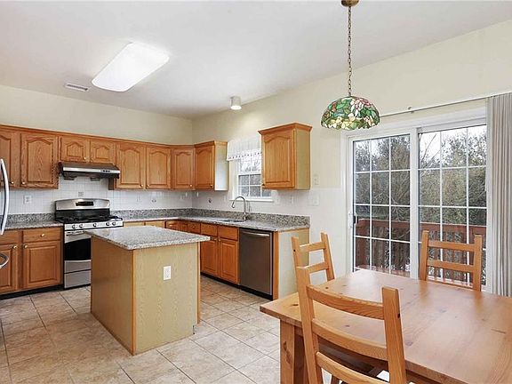 4th image of 37 Park Knoll Dr