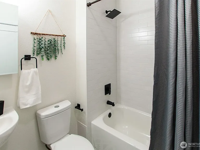 2928 S Webster St — Photo 11