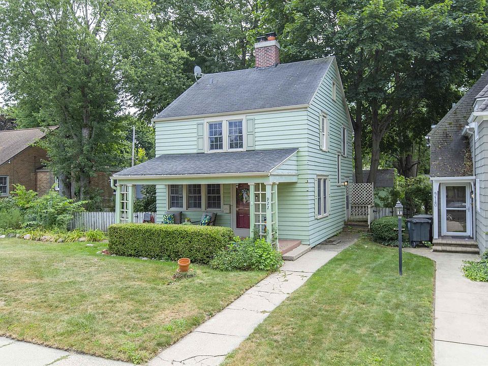 1st image of 922 E Woodside St