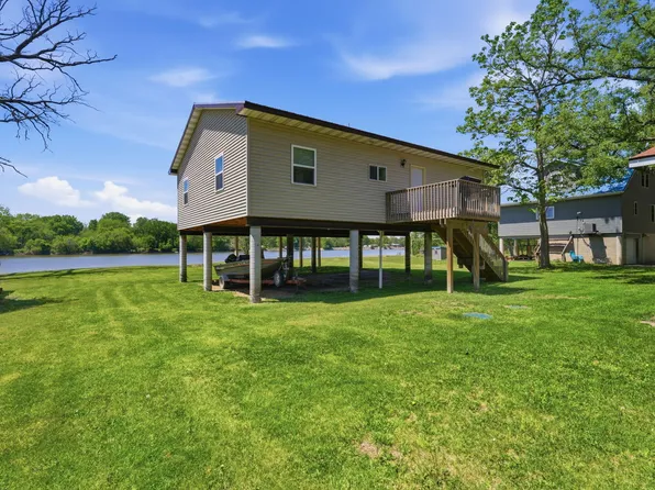 1459 Cedarview Dr, Muscatine, IA 52761
