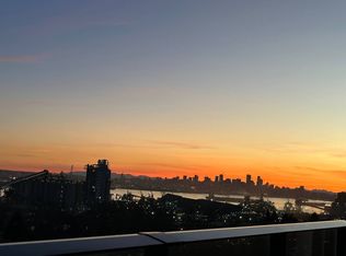 1471 Hunter St #1604, North Vancouver, BC V7J 1H3