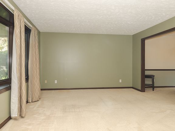 5th image of 2912 Grandview Dr