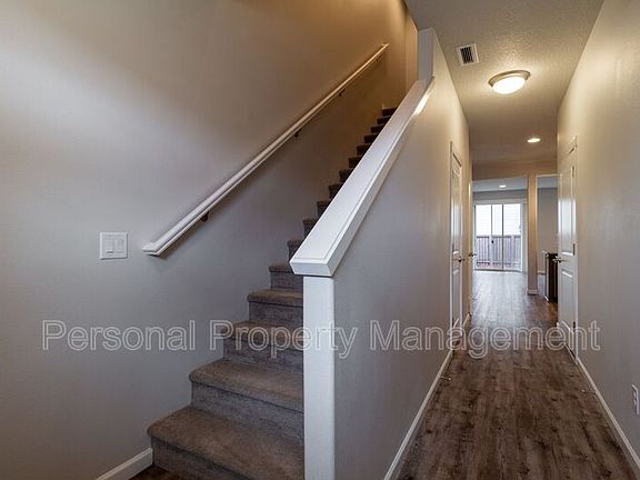 2nd image of 5831 NE 56th Pl