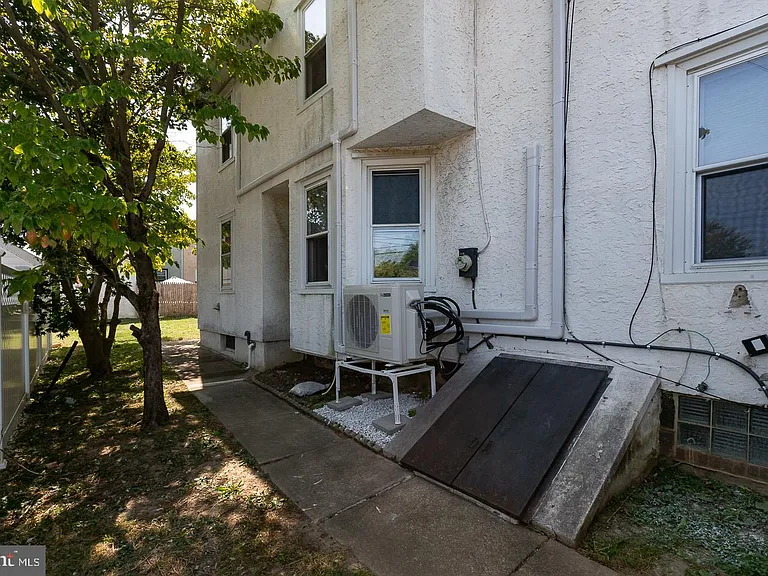 334 E Conestoga Rd — Photo 36