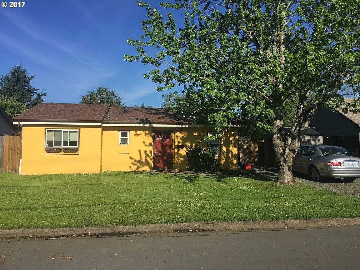 2832 High St photo 1