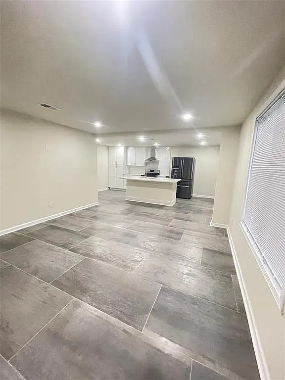 3 bed, 2.0 bath, 3990 sqft, $2,650 — Photo 1