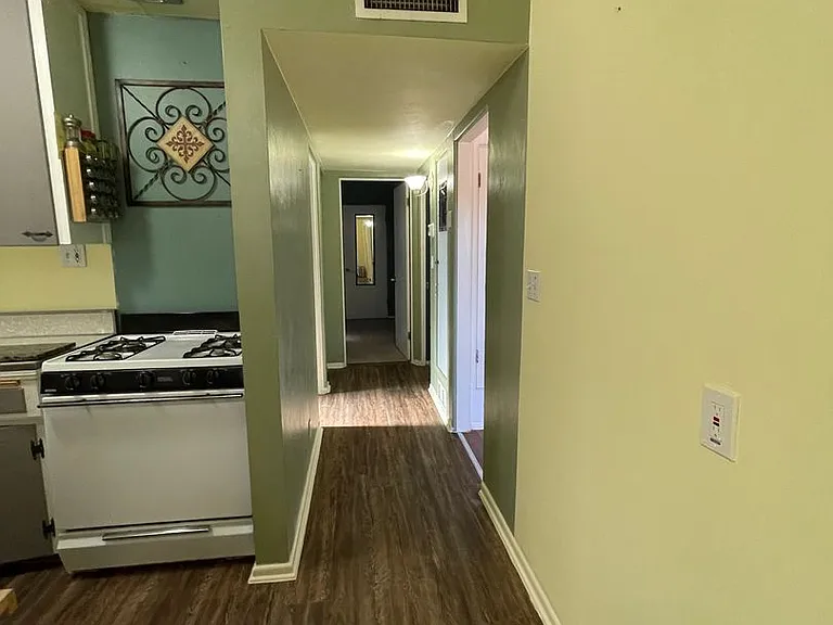 Quaint 2 Bedroom and 1 Bath Duplex! Perfect for UofA Students! — Photo 7