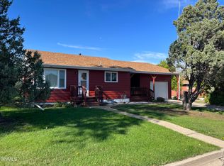 405 S 3rd St, Glen Ullin, ND 58631