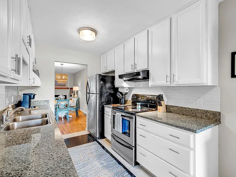 4000 Fairway Lakes Dr — Photo 9