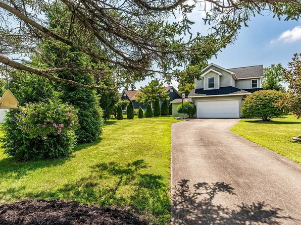 3013 Evergreen Ln, Morgantown, WV 26505