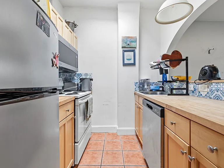 62 Clarendon St #7 — Photo 6