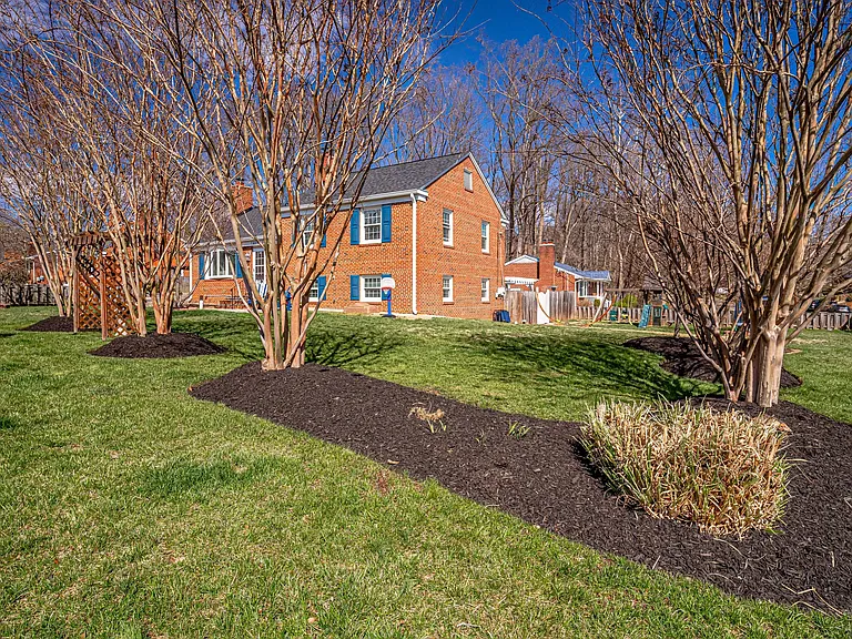 7601 Mendota Pl — Photo 4