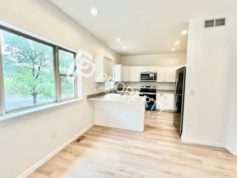 94 Castle Ridge Dr — Photo 6
