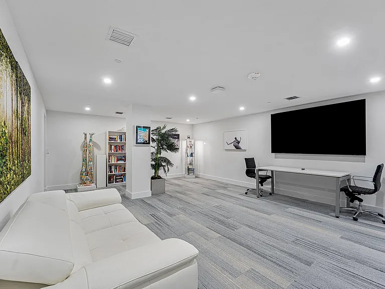 111 SE 1st Ave #406 — Photo 37