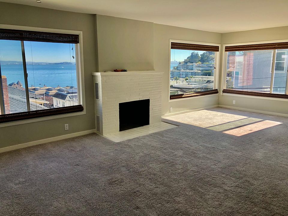 bright and sunny living room