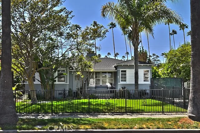 4423 Ethel Ave — Photo 1