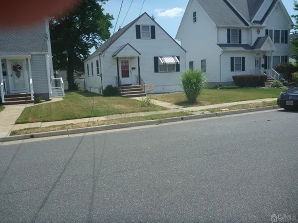 330 Saint James Ave, Woodbridge, NJ 07095