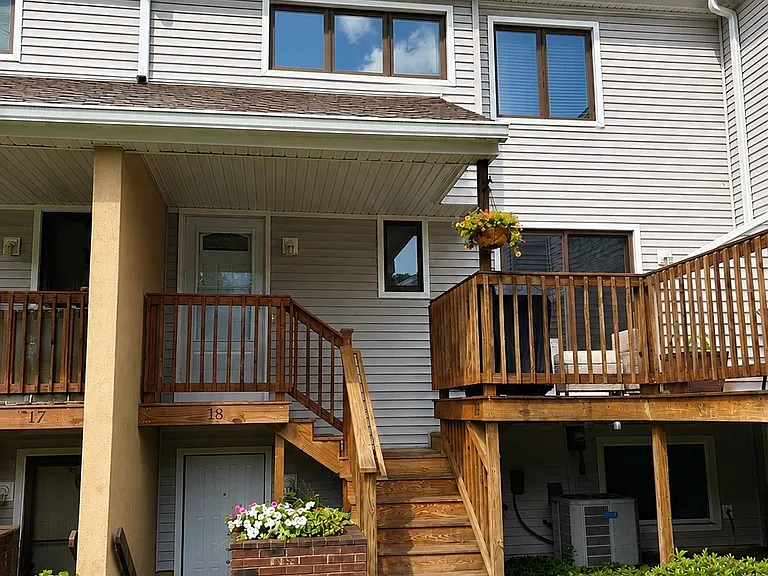 18 Dutton Place Way #18 — Photo 1
