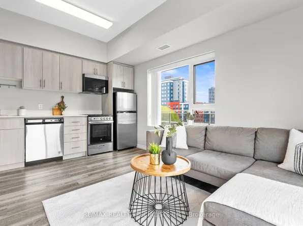 246 Lester St #805, Waterloo, ON N2L 0H1