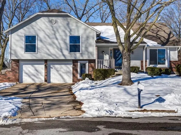 2113 NW Parker Ct, Blue Springs, MO 64015