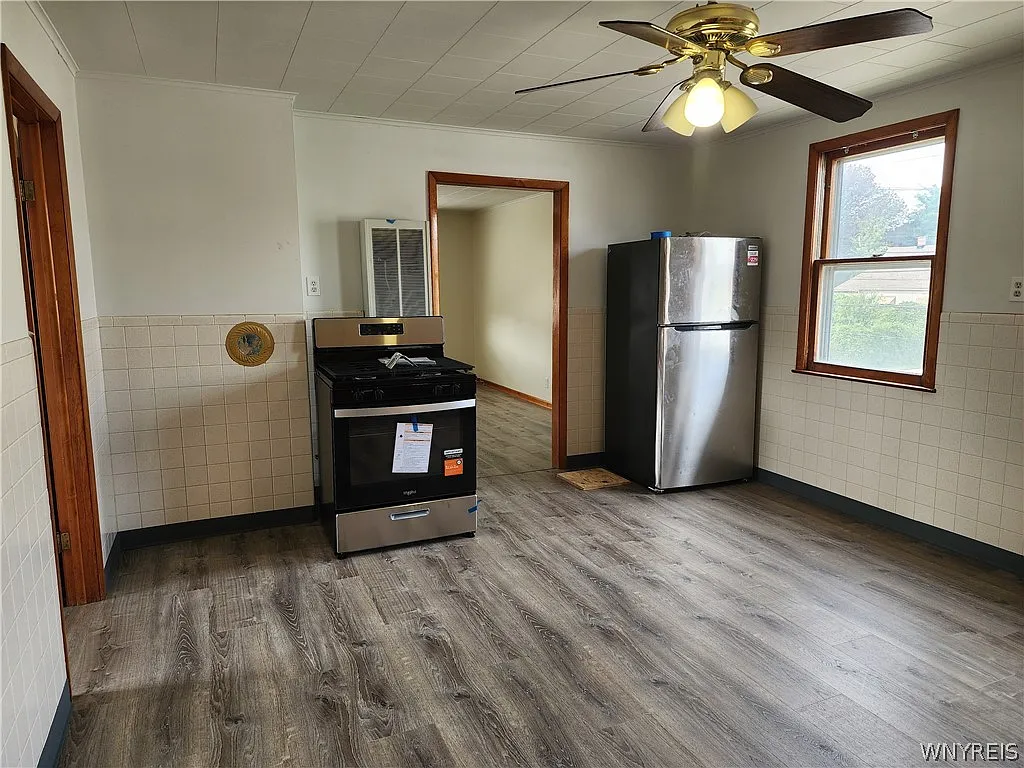 2 bed, 1.0 bath, 3426 sqft, $1,200 — Photo 3