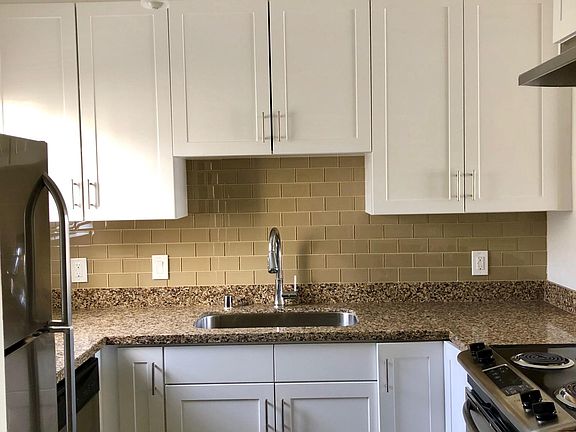 Upgraded Spacious Kitchen