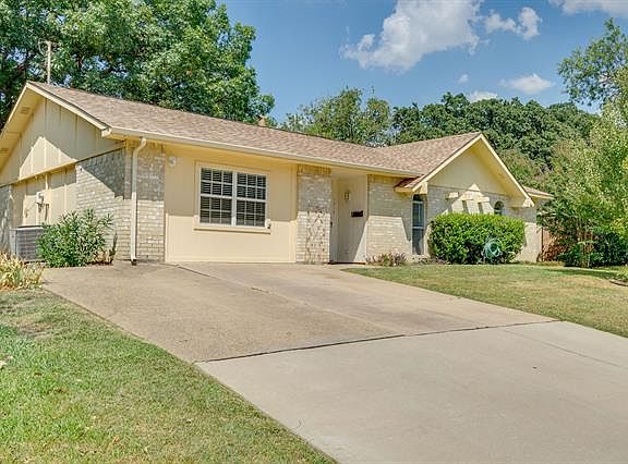 3rd image of 1219 Brownwood Dr