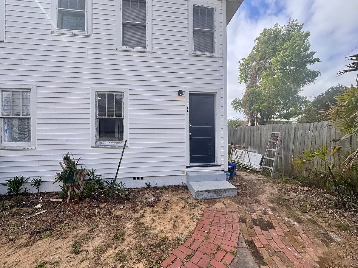 Building Photo - 1106 S Center St #B
