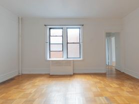 140 Bay Ridge Pkwy, Brooklyn, NY