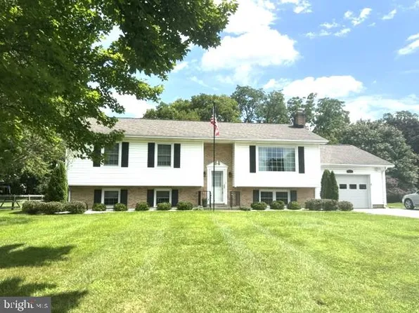 8117 Runnymeade Dr, Frederick, MD 21702