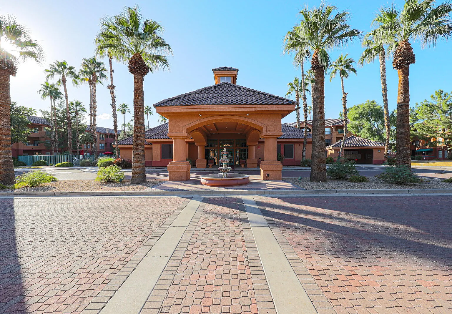 1 bed, 1.0 bath, 640 sqft, $2,255 — Photo 3