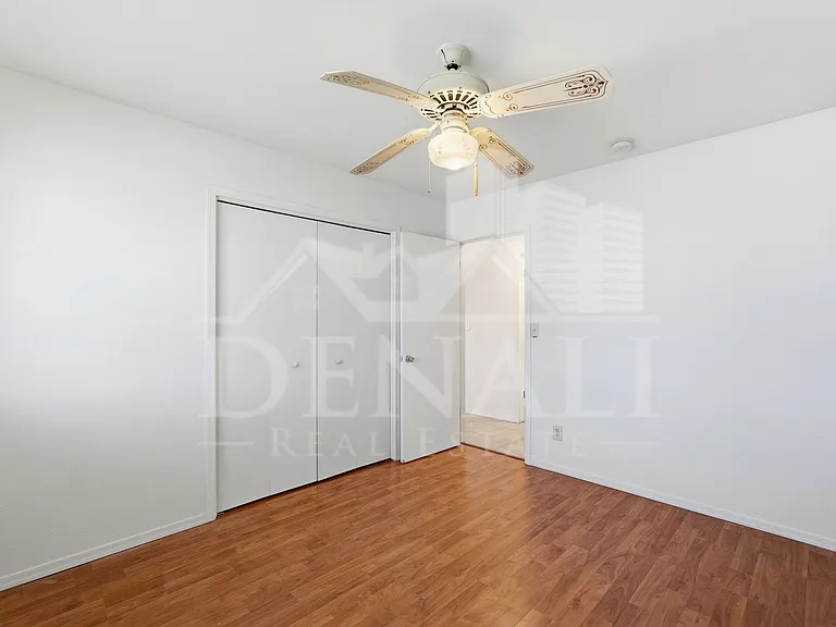 10747 W Hope Dr — Photo 20
