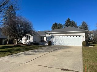 1042 Springwood Ln, Rochester Hills, MI 48309