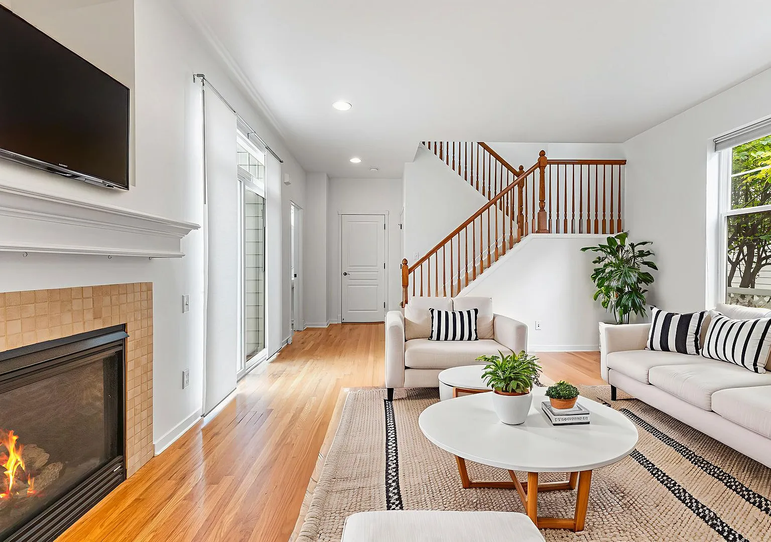 Gorgeous 3-Bed, 2.5-Bath Home With Great Amenities! — Photo 2