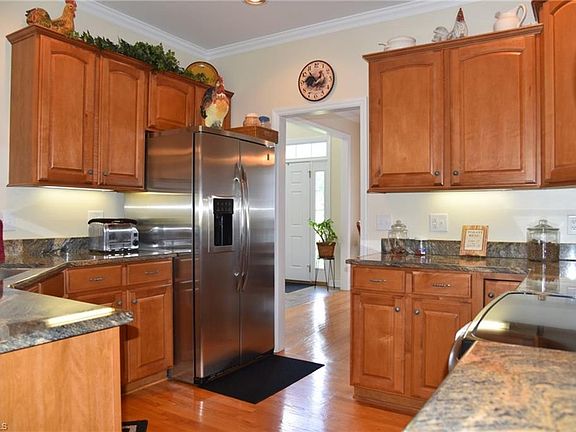 5th image of 185 Gleneagle Dr