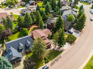 2811 125th St NW, Edmonton, AB T6J 4G3