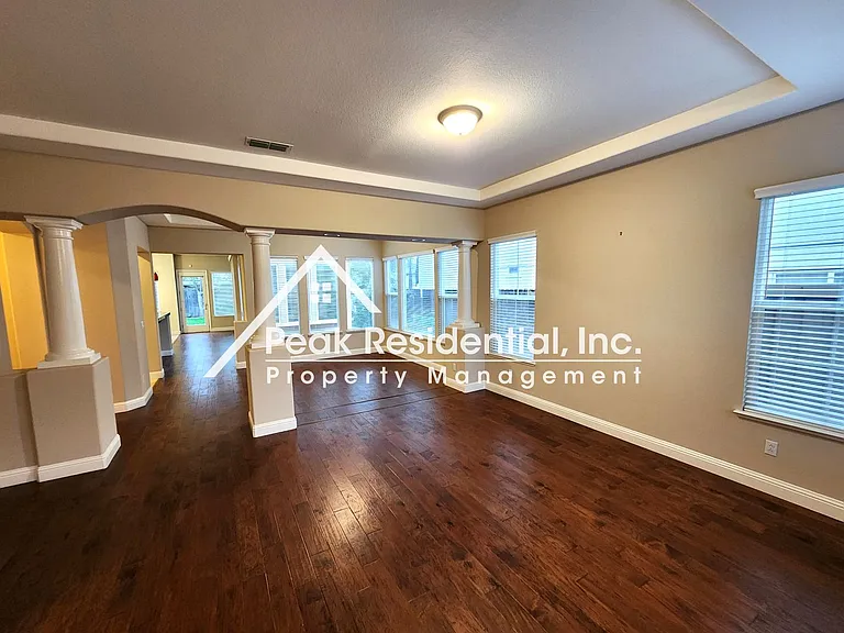 1044 Sandwick Way — Photo 4