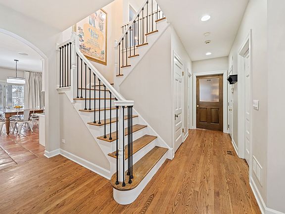 4th image of 366 W Eggleston Ave
