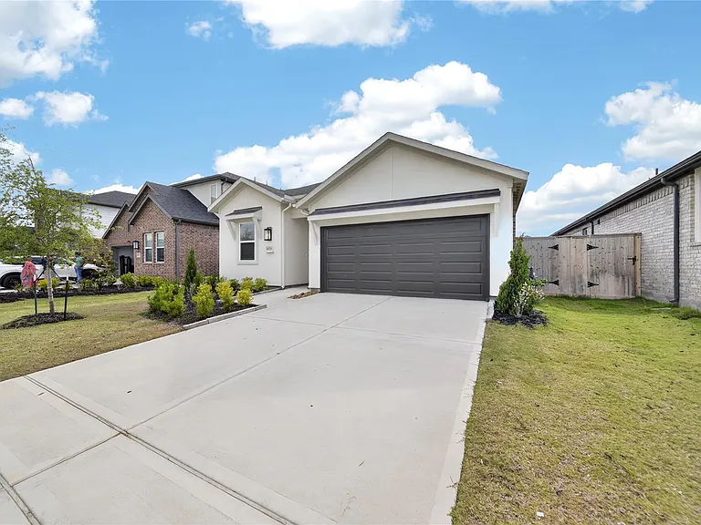 9723 Pettus Creek Dr — Photo 1